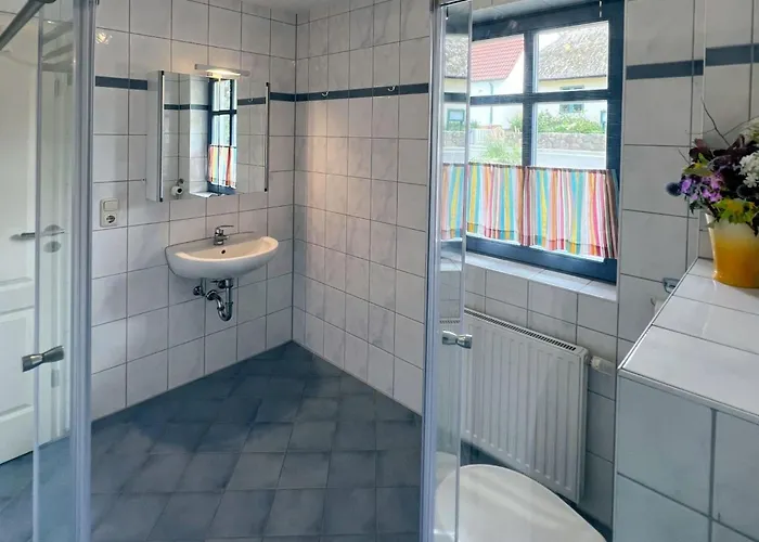 別荘 Im Idyllischsten Winkel Ruegens By Interhome *