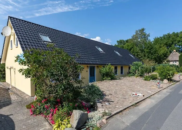 別荘 Im Idyllischsten Winkel Ruegens By Interhome *